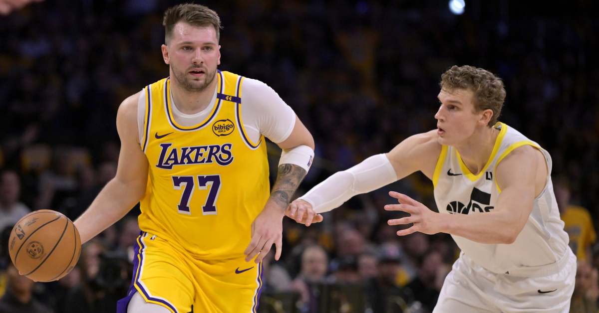 LeBron James Gave Luka Doncic An Inspiring Message In Pre-Game Huddle  Before Debut: "Don't Fit In" - Fadeaway World