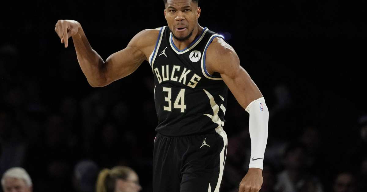 GIANNIS ANTETOKOUNMPO 2023-24 Panini TOP CLASS NBA HOLO