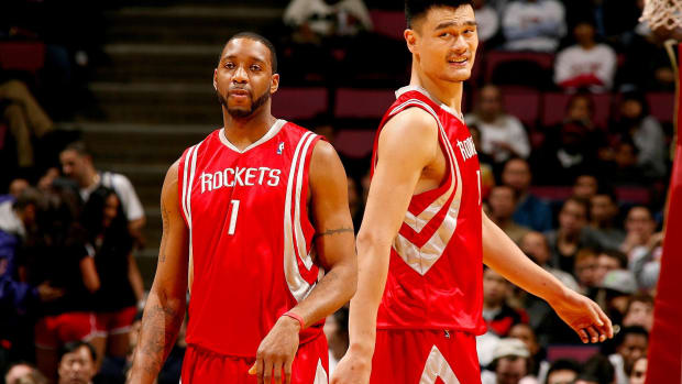 Yao Ming To His Neighbor Who Turned Off TV Before Tracy McGrady Scored 13 Points In 33 Seconds: "T-Mac And I Scored 15 Points In The Last Minute To Turn The Game Around."