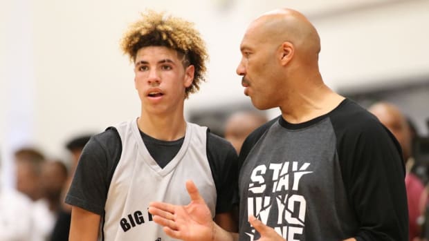 LaMelo And LaVar Ball Appear In Hilarious AT&T Commercial: "There He Is. There's Nothing My Son Can't Do."