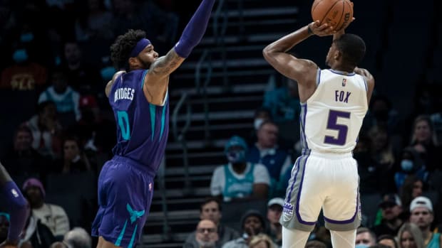 LaMelo Ball Had A Big Reaction After De'Aaron Fox Missed Two Clutch Free Throws vs. Hornets