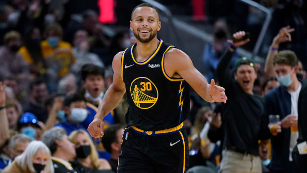 Stephen Curry Says He Is The Greatest 3-Point Shooter Of All Time: “I’m Comfortable Saying It Now.”