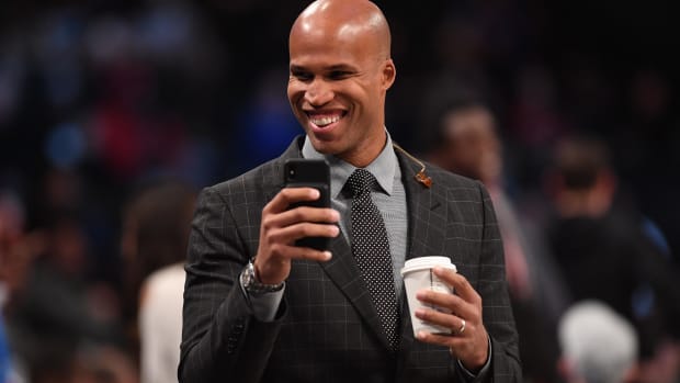 Richard Jefferson Trolls Los Angeles Lakers Fans During Blowout Loss To The Pelicans: "It's So Quiet In Here You Can Literally Here A Mouse Fart."