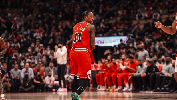 Chicago Bulls Star DeMar DeRozan Reportedly Signs New Four-Year Deal With  Nike - Fadeaway World
