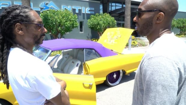 Snoop Dogg Reveals He Gifted Kobe Bryant A Low-Rider After He Retired And Kobe Gave His Son Business Advice: “That Was A Treasured Moment That I Had, Him Flying To Come See Me And Me Give Him His Flowers… And They Still Have The Car To This Day.”