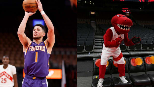 Devin Booker Complained About The Raptors Mascot While He Was Shooting A Free Throw: "He's Jumping When I Shoot!"
