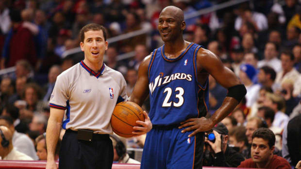 Michael Jordan Convinced The Referee To Call A Foul: "I Didn't See Two Hands Michael, But I'll Believe You."