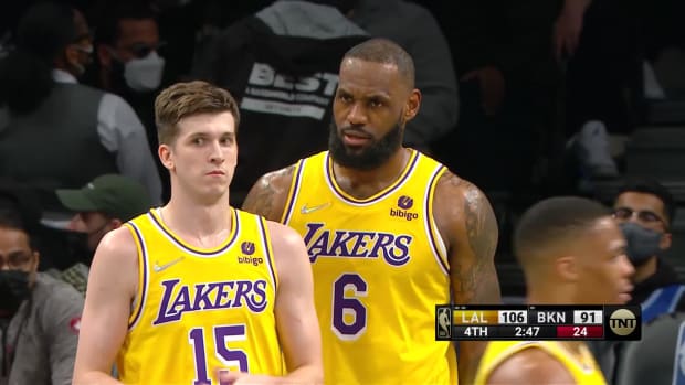 Austin Reaves' Priceless Reaction To LeBron James Explaining The Game Plan To Him: "Reaves Don't Even Remember The Play Bron Was Talking About. It Probably Was Like 3 Plays Ago."