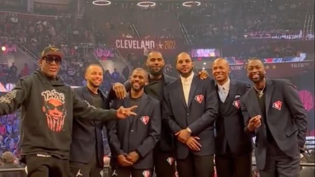Dennis Rodman Hilariously Crashed A Photo Opp With LeBron James, Stephen Curry, Dwyane Wade, Ray Allen, Chris Paul, And Carmelo Anthony