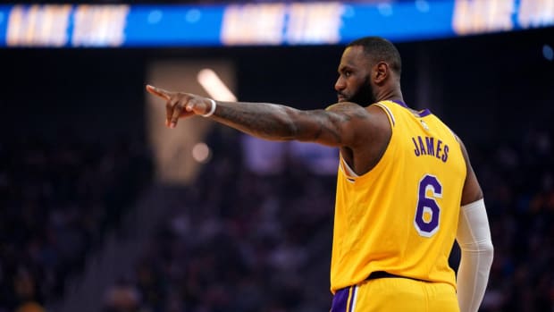LeBron James Furiously Responds To A Lakers Fan Who Heckled Him During Blowout Loss To New Orleans: "What Do You Know About Basketball Other Than The Ball Going In Or Not Going In? Shut Yo A** Up."