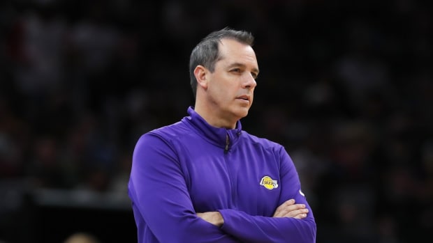 NBA Fans React After Frank Vogel Asked The Lakers Team To Pretend They Were Down By 15 Points While Being Down By 30: "Imagine Losing By So Much That You Pretend You're Down By Less Double Digits."