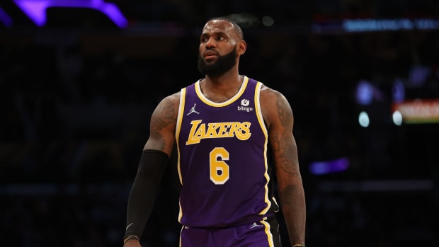 Draymond Green Destroys Lakers Fans For Booing LeBron James: “This Team Just Won A Championship Not Even A Full Two Years Ago. I Thought It Was Utterly Ridiculous.”