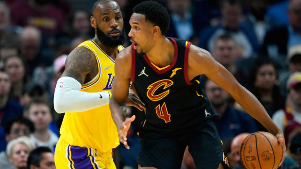 Evan Mobley Kicked LeBron James In The Face After James’ Excellent Defense Against The Cleveland Cavaliers