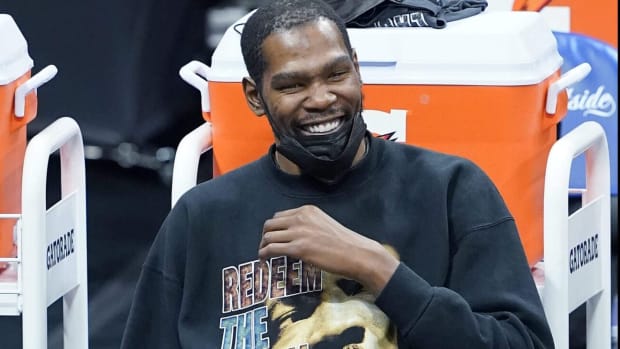 Kevin Durant Can't Believe Austin Rivers Was Ejected After A Lance Stephenson Flop: "This Is Embarrasing"