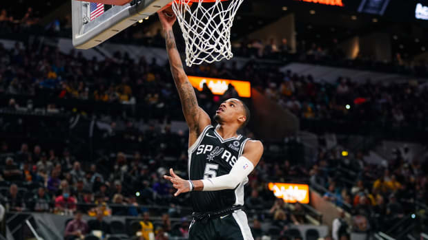 Dejounte Murray Suffering From Mysterious Illness: Los Angeles Lakers Look To Capitalize In Final Push For 10 Seed