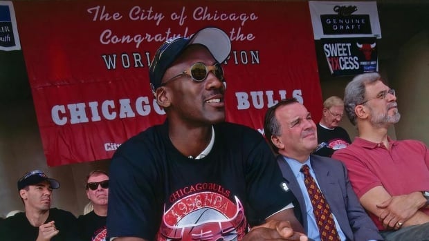 4 Pics Of Michael Jordan's 1994 Retirement Ceremony For The Chicago Bulls:  The Greatest Player Of All Time - Fadeaway World