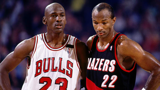 Michael Jordan Trashed Talked To Clyde Drexler In Front Of The Entire 1992 Dream Team: “Didn’t I Just Kick Your A**? Think You Can Stop Me This Time, Clyde?"