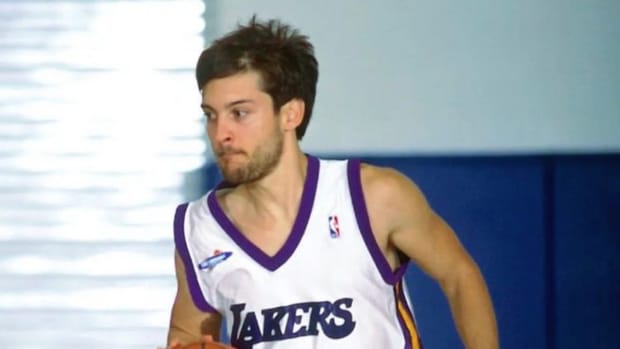 NBA Fans React Hilariously To Old Picture Of Tobey Maguire Playing Basketball In A Lakers Jersey: "That's Spiderman, AKA Peja Stojakovic"