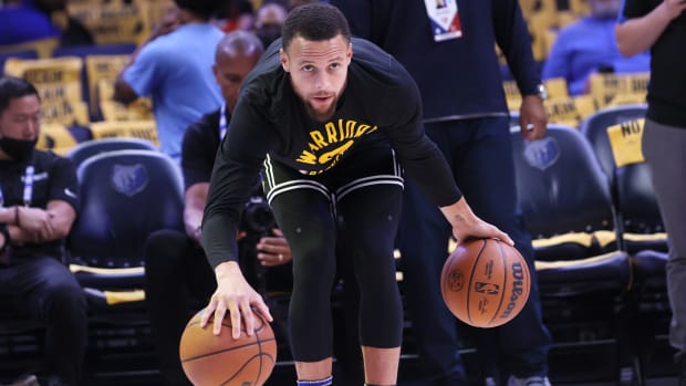 NBA Fans Roast Stephen Curry For Talking Trash After Warriors Get Blown Out By Grizzlies: "Curry About To Blow Another 3-1 Lead"