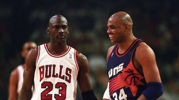 Charles Barkley Said He Never Saw Anyone Like Michael Jordan: “There’s This Dude At North Carolina, He’s A Little Taller Than Me, He Can Outrun Everybody, He Can Out-Jump Everybody. I’ve Never Seen Anything Like It.”