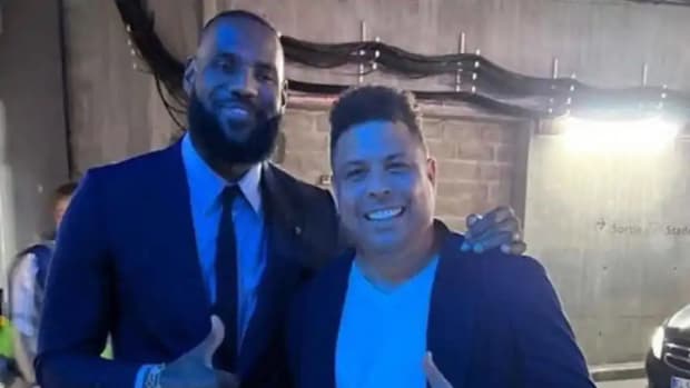LeBron James Took An Epic Picture With Soccer Legend Ronaldo Nazario In Paris