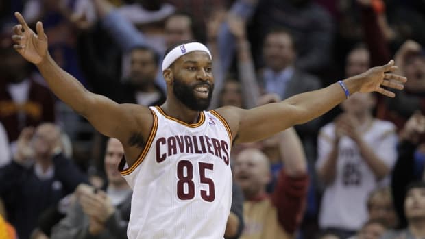 Cleveland Cavaliers' Baron Davis celebrates a basket late in the fourth quarter of the Cavaliers' 102-90 win over the Miami Heat in an NBA basketball game Tuesday, March 29, 2011, in Cleveland. (AP Photo/Mark Duncan)