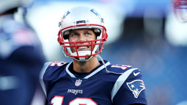 http---o.aolcdn.com-hss-storage-midas-91dbf7d642322ff4988691c2cceb3afc-206590838-tom-brady-of-the-new-england-patriots-looks-on-before-the-preseason-picture-id1014134930