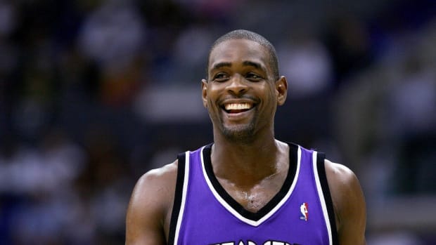 LOS ANGELES - JANUUARY 17:  Chris Webber #4 of the Sacramento Kings reacts during the game against the Los Angeles Clippers on January 17, 2005 at Staples Center in Los Angeles, California. The Kings defeated the Clippers 89-83.  NOTE TO USER: User expressly acknowledges and agrees that, by downloading and or using this photograph, User is consenting to the terms and conditions of the Getty Images License Agreement.  (Photo by Lisa Blumenfeld/Getty Images)