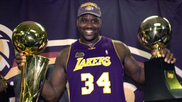 I'm Google You don't have G14 classification!: Shaquille O'Neal ignores  question about 'secret signal' for Kobe Bryant in a nonchalant fashion -  The SportsRush