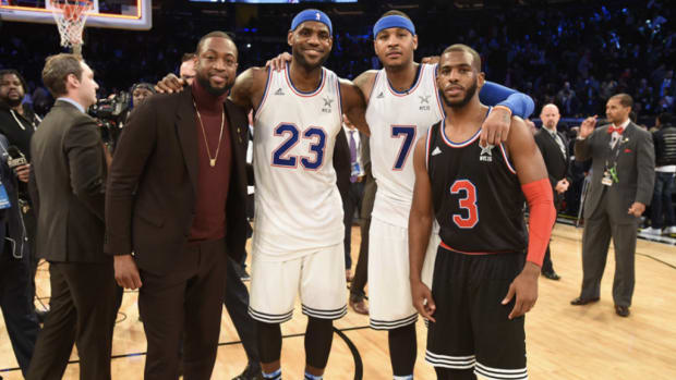 LeBron James, Carmelo Anthony and Sons Pose Together in Viral Photo After  Basketball Game