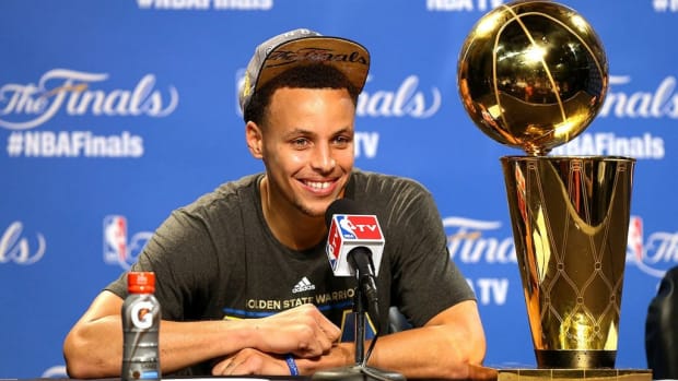 Stephen Curry Sends A Strong Message To NBA Rivals: “We Can Win Anywhere”