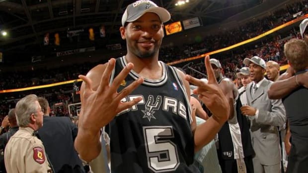 Robert Horry celebrates his 7th ring