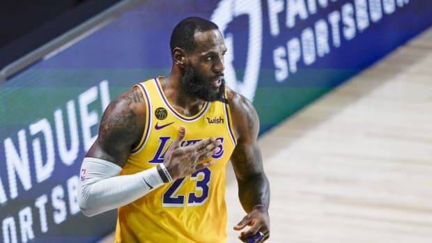 LeBron James' text message to his Lakers teammates: Game 4 was a 'must-win'  – Orange County Register