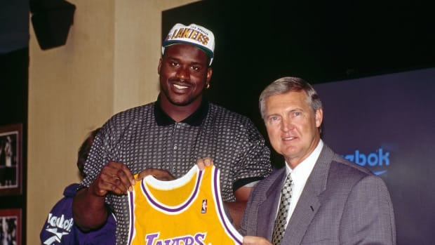 25 Years Ago Today, Shaquille O'Neal Signed A 7-Year:$121M Deal With The Lakers