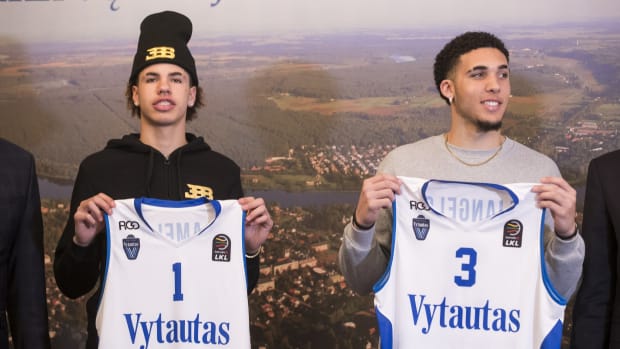 Ball Bros Reunion- LiAngelo And LaMelo Expected To Team Up In Charlotte