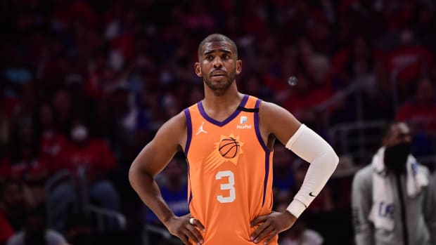 Phoenix Suns Shock Fans Once Again, Waive Veteran Point Guard Chris Paul –  OutKick