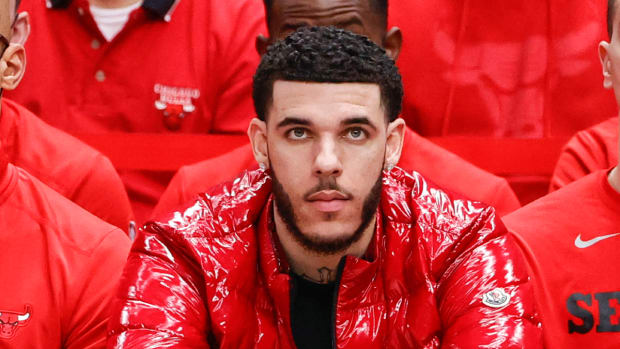 NBA Insider Gives An Update On Lonzo Ball's Potential Return Date