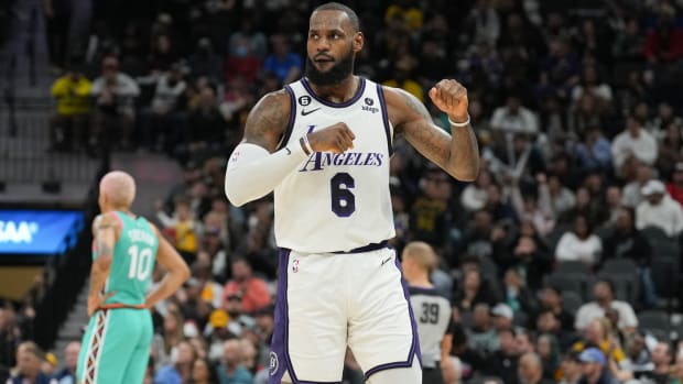 LeBron James Incredibly Has A Handshake With Every Member Of The Lakers