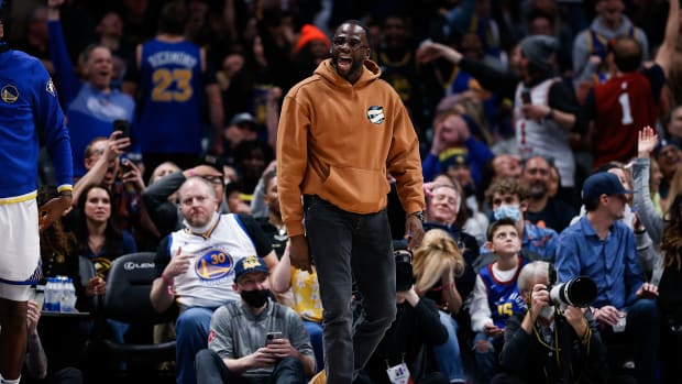 Draymond Green Was Flying On A Regular Plane And Fans Liked That: "He's Smart. No Need To Waste Thousands On A Private Jet."
