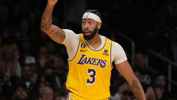 Anthony Davis Believes The Lakers Are Starting To Gel: "We're Clicking At The Right Time"