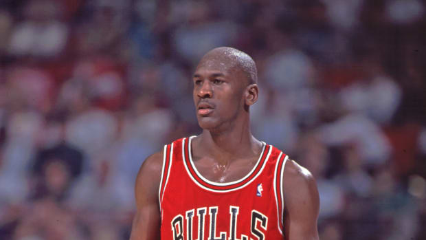 Former Bulls Player Reveals How Michael Jordan Had 10 Security Guards Around Him When 2,500 People Wanted To See The GOAT: "Came Out Of Nowhere Like They Were Secret Service."