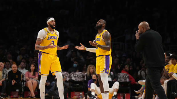 Fans Are Upset After Lakers Lose To the Raptors Without LeBron James Or Anthony Davis