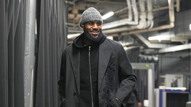 LeBron James Linked Up With Drake After Lakers Loss To Toronto Raptors