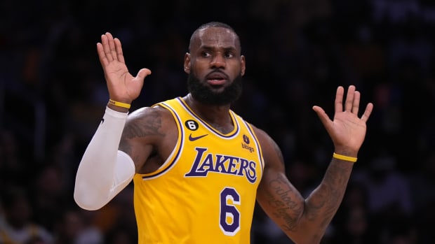 LeBron James delays Lakers comeback, sits out against Knicks – Orange  County Register