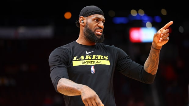 LeBron James Hilariously Refused To Pay For Ad-Free Music During Finals Run  With Cavaliers - Fadeaway World