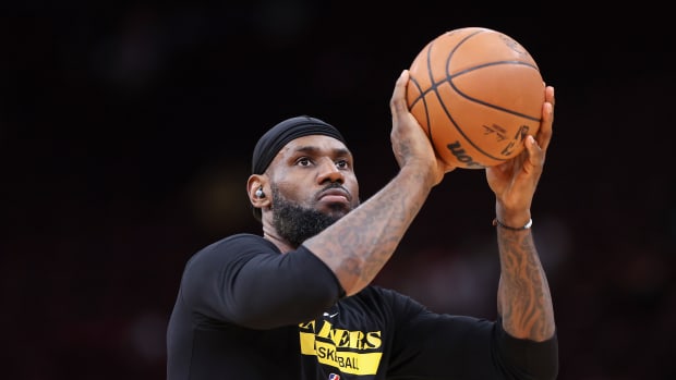 Lakers Coach Darvin Ham Says LeBron “Can Play Until He Is 50”