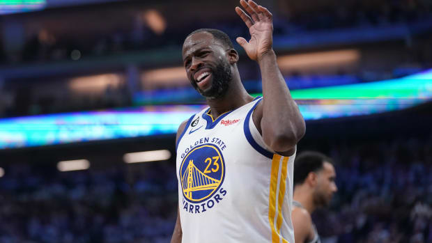 Golden State Warriors Cheerleaders Were All Over San Francisco 49ers Star Jimmy  Garoppolo During Warriors Game - Fadeaway World