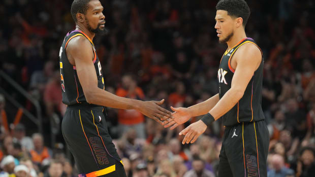 NBA Fans Roast Kevin Durant And Devin Booker For Disappearing In Game 6: "Can't  Show Up When You're Needed Most" - Fadeaway World