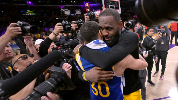 NBA Fans React To LeBron James And Stephen Curry Embracing Each Other After  The Game: "2 GOATs Of This Generation..." - Fadeaway World