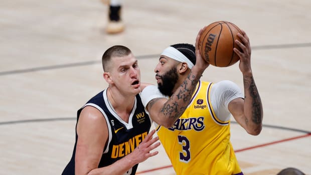 I've never seen him do that' - LeBron James fumbles dunk as Denver Nuggets beat  LA Lakers - BBC Sport